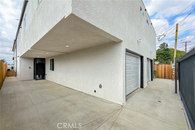 Building Photo - 2120 E 92nd St