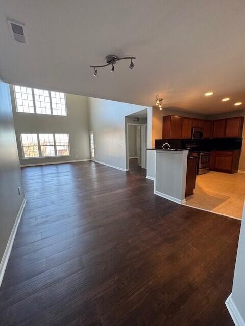 Building Photo - 8483 Towne Center Cir