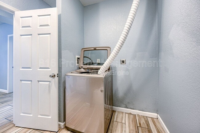 Building Photo - 6901 Jackson Ave