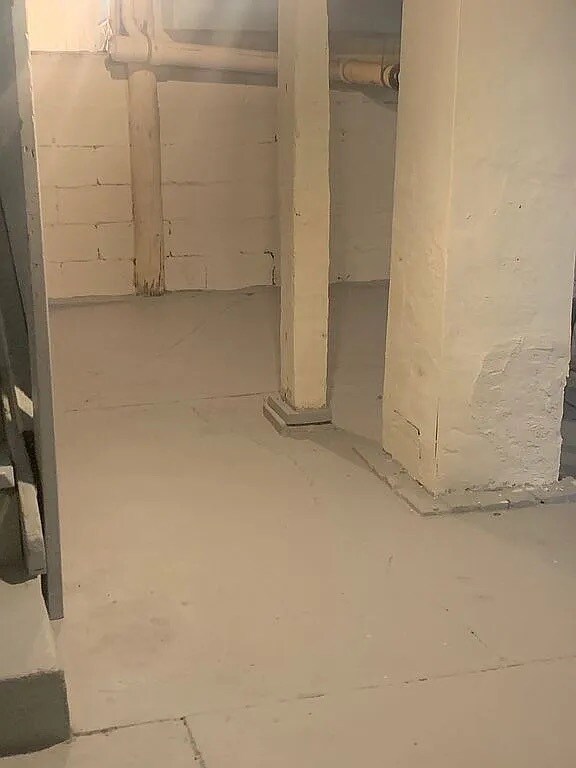 Building Photo - 2230 S 6th St