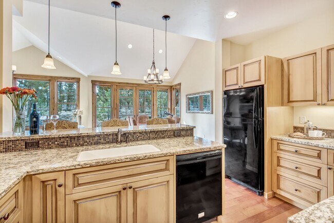 Building Photo - Rare Tumalo Retreat on 10 Acres with Barn!