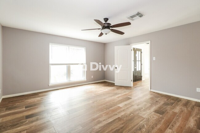 Building Photo - 8927 Pine Shores Dr, Humble, TX 77346