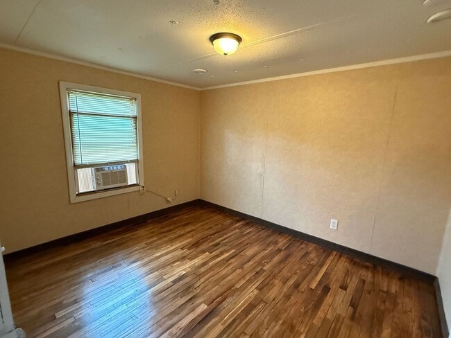 Building Photo - 2 bedroom, 1 bath Mobile Home