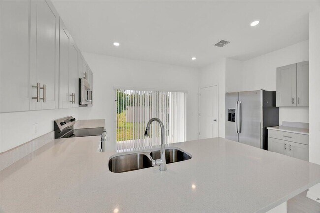 Building Photo - 3045 Skyline Lp