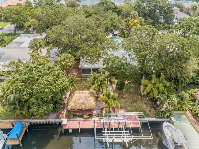 Building Photo - 12831 Shore Dr