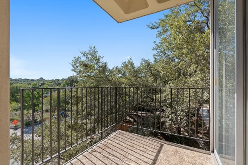 Building Photo - Four Oaks Apartments