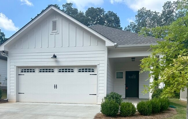 Primary Photo - Ashfield w/ fenced yard