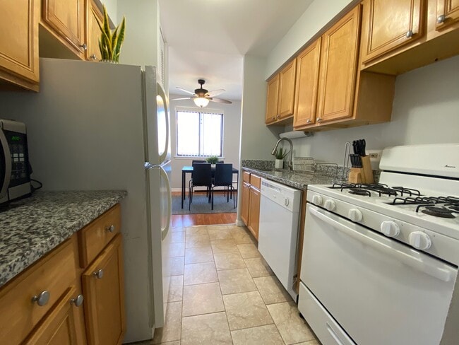 Building Photo - 5534 N Winthrop Ave