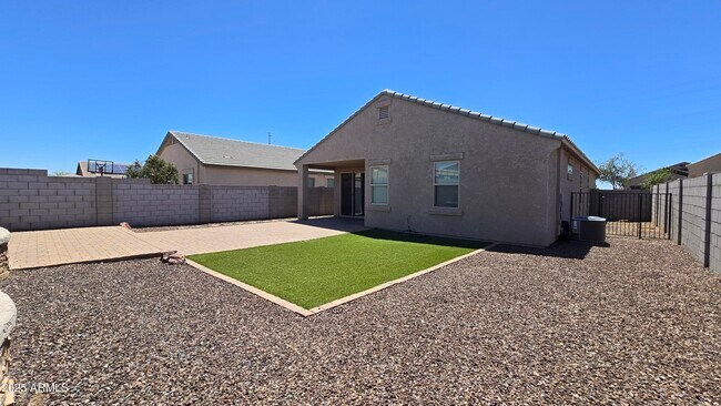 Building Photo - 23832 W Magnolia Dr