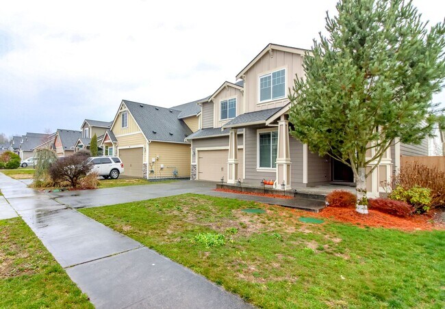 Building Photo - Beautiful Home in Highly Sought After Yelm...