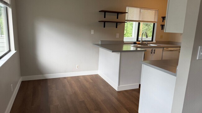 Building Photo - Updated 2BR Condo in Prime Bothell Location | Private Garage