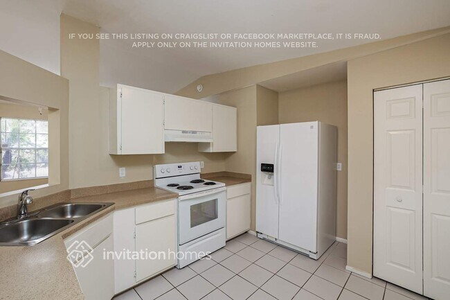 Building Photo - 8012 Cypress Dr N