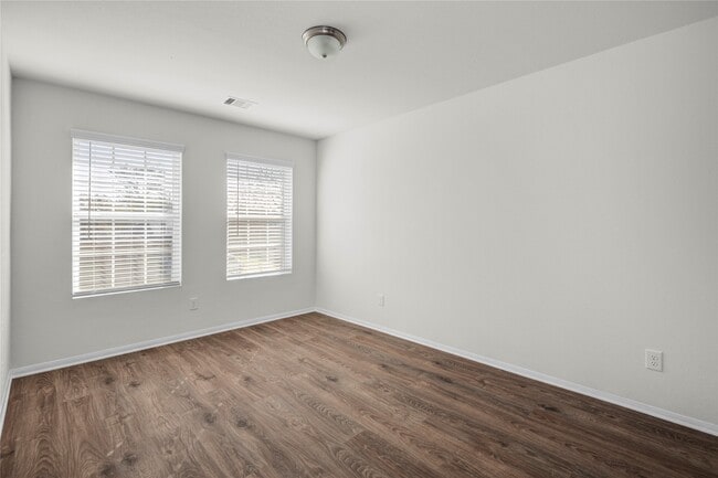 Building Photo - 416 Magnolia Ln