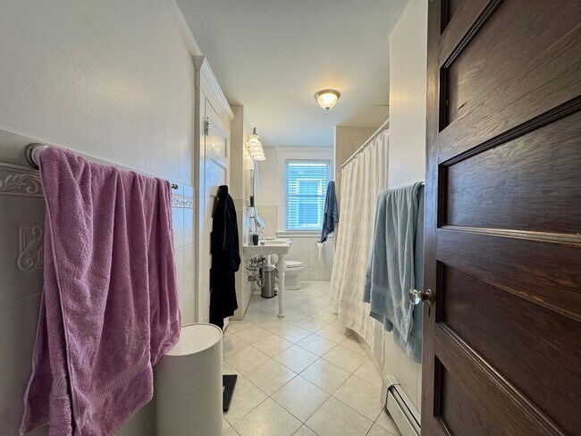 Building Photo - Spacious 2-Bedroom, 2-Bath in East Rock – Newly Renovated!