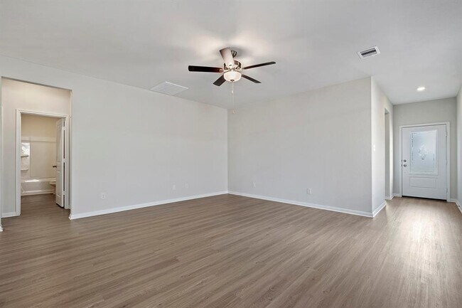 Building Photo - 1023 Whispering Winds Dr