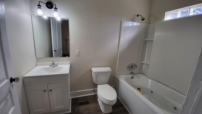 Building Photo - 500 Carthage Rd