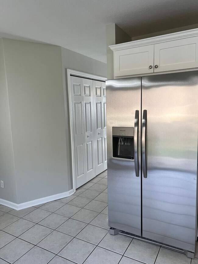Building Photo - Red Bank Townhome