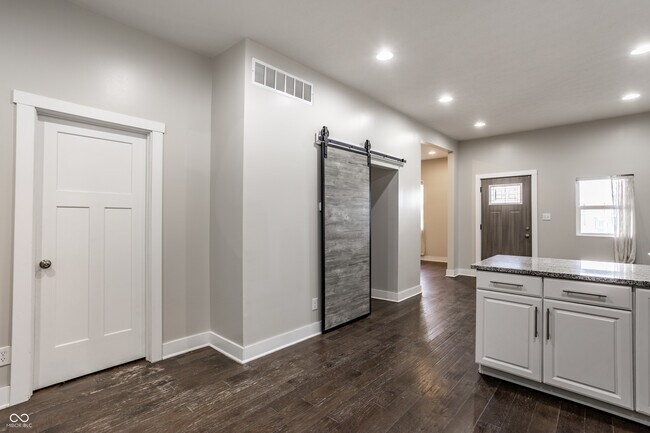 Building Photo - 421 E Morris St