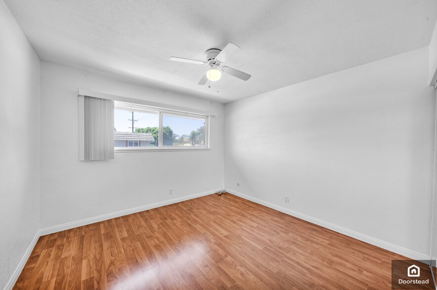 Building Photo - 4739 Larwin Ave