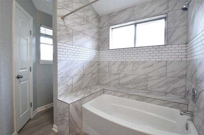 Building Photo - 2910 Walnut Springs Dr
