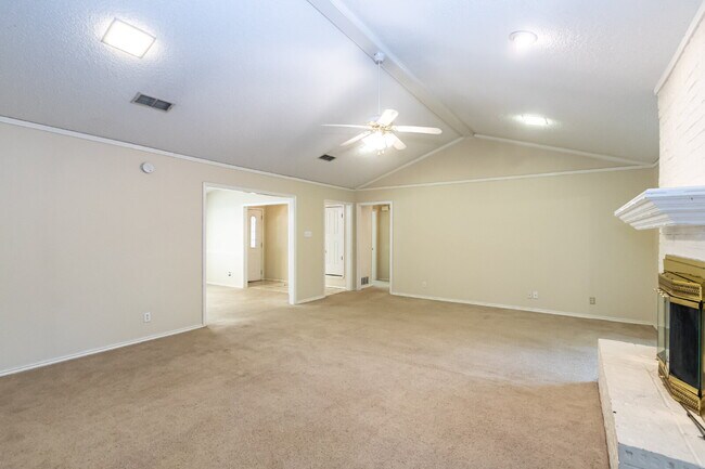 Building Photo - 2 Large Living areas! Approximately 2100 S...