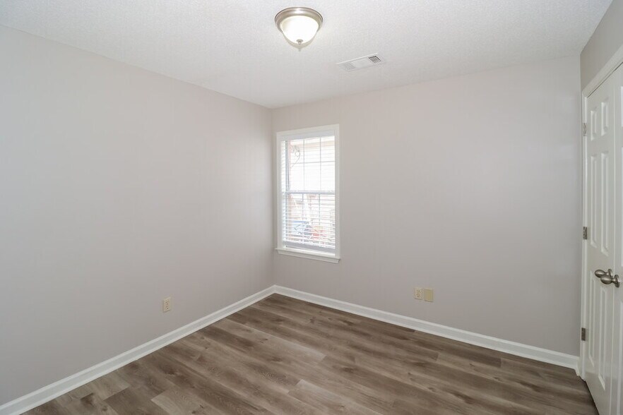Building Photo - 8891 Hidden Springs Cove