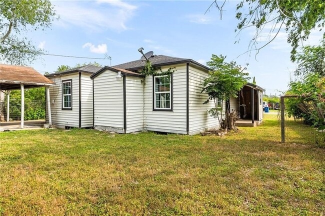 Building Photo - 1367 Normandy Dr