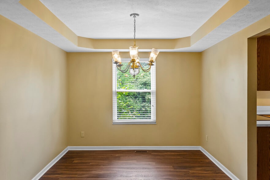 Building Photo - 1637 Cantebury Ln