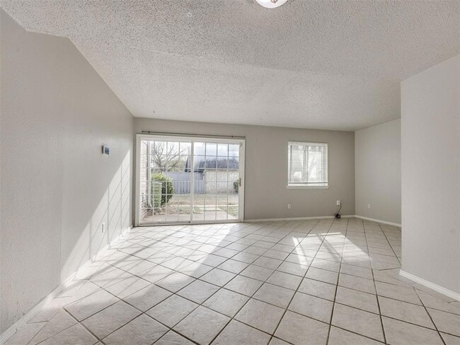 Building Photo - 1402 Bill Carrol Dr