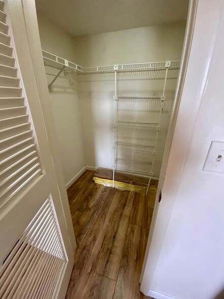 Building Photo - 1271 SE Parkview Pl