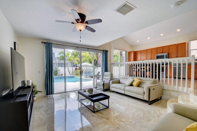 Building Photo - 2418 Westmont Dr