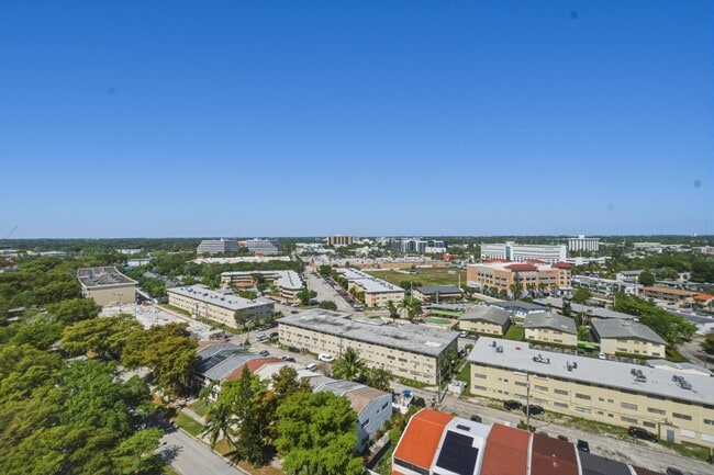 Building Photo - 2100 Sans Souci Blvd