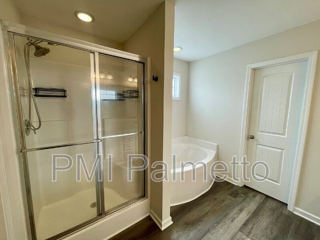 Building Photo - 1 Belle Ct