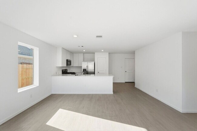 Building Photo - 2821 Cedar Dr