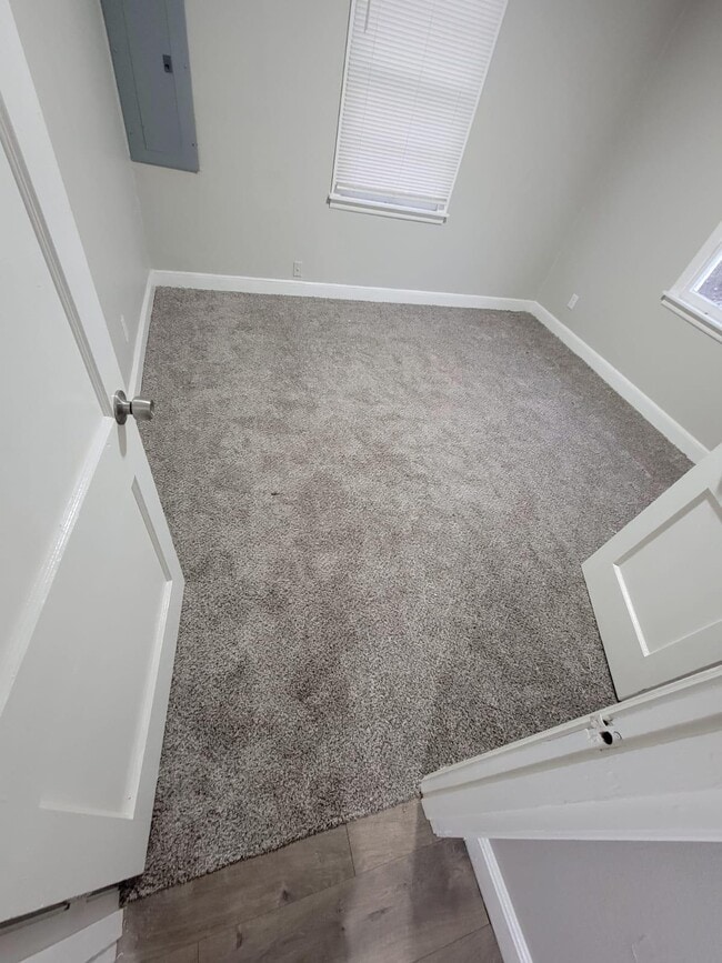 Building Photo - 747 Whitney Ave