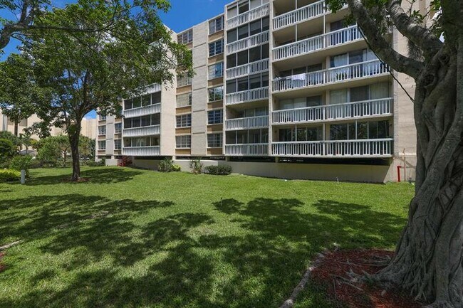 Building Photo - 7081 Environ Blvd