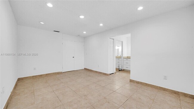 Building Photo - 10575 La Placida Dr