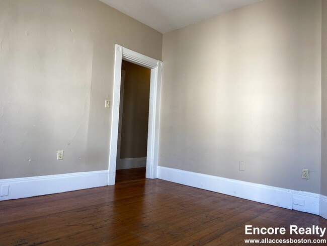 Building Photo - 8-8 Sunset St