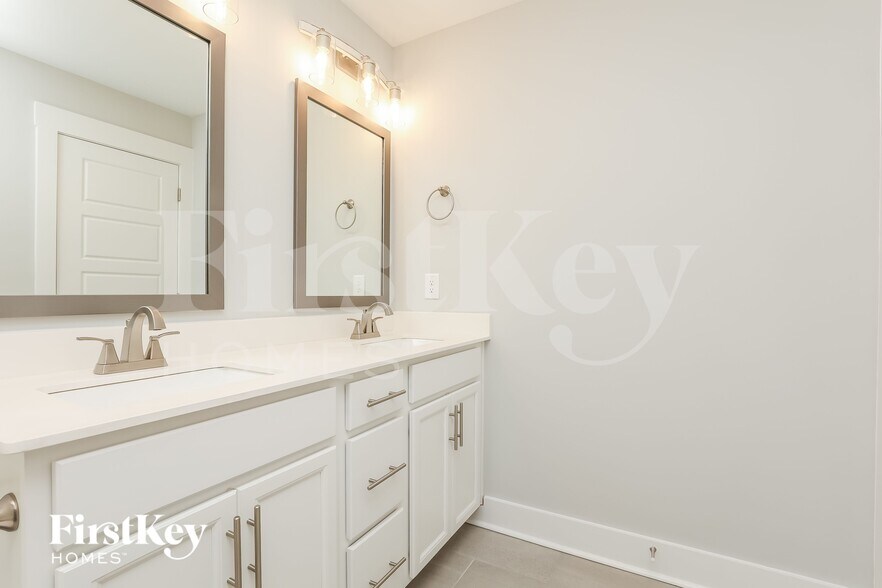 Building Photo - 1413 Kingbird Dr