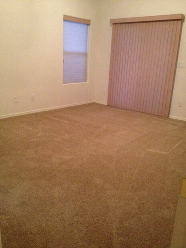 Building Photo - 6956 E Sandhurst Dr