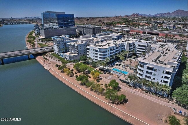 Building Photo - 945 E Playa Del Norte Dr
