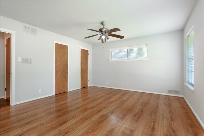 Building Photo - 6105 E University Blvd