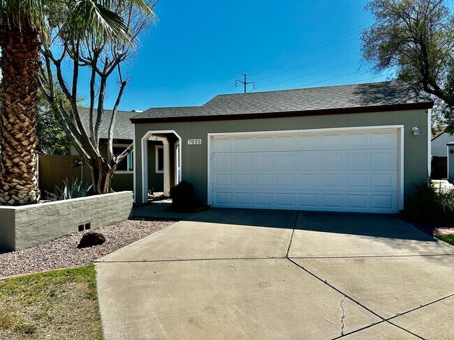 Primary Photo - UPDATED 3 BEDROOM 2 BATHROOM CONVENIENTLY ...