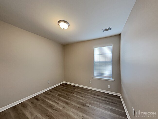 Building Photo - 385 Chadwick Cmns