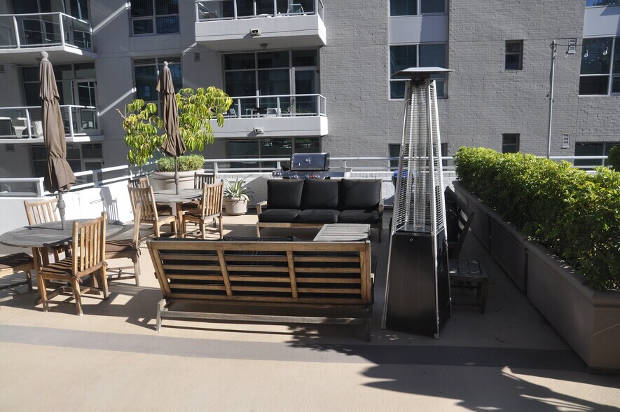 Shared Patio - 253 10th Ave