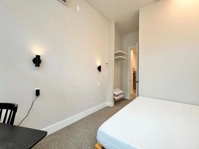 Building Photo - 61 Delmonico Pl