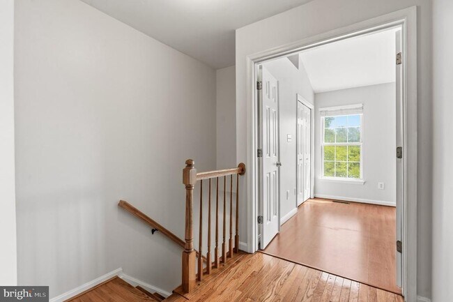 Building Photo - 45547 Hutchens Square