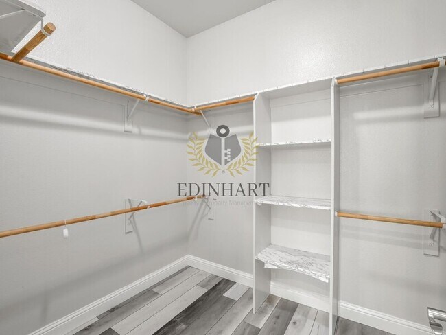 Building Photo - 1026 E Carnoustie Ave