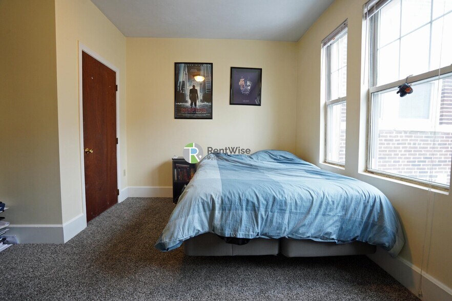 Building Photo - 12 Lorraine Ter