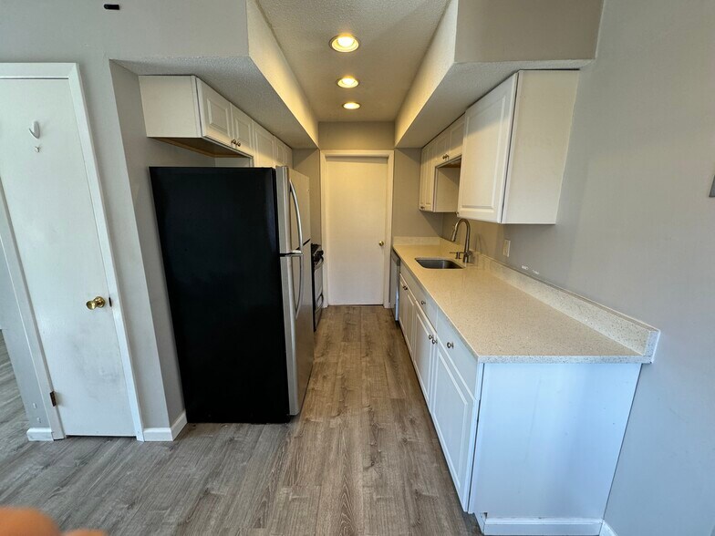 Building Photo - 60 Plainfield Ave